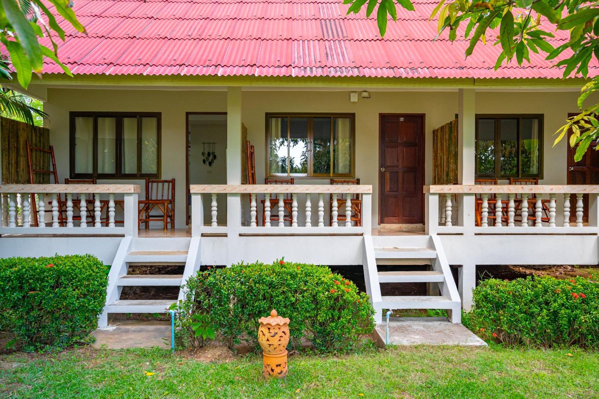 Lanta Beachfront Resort Ko Lanta Extérieur photo