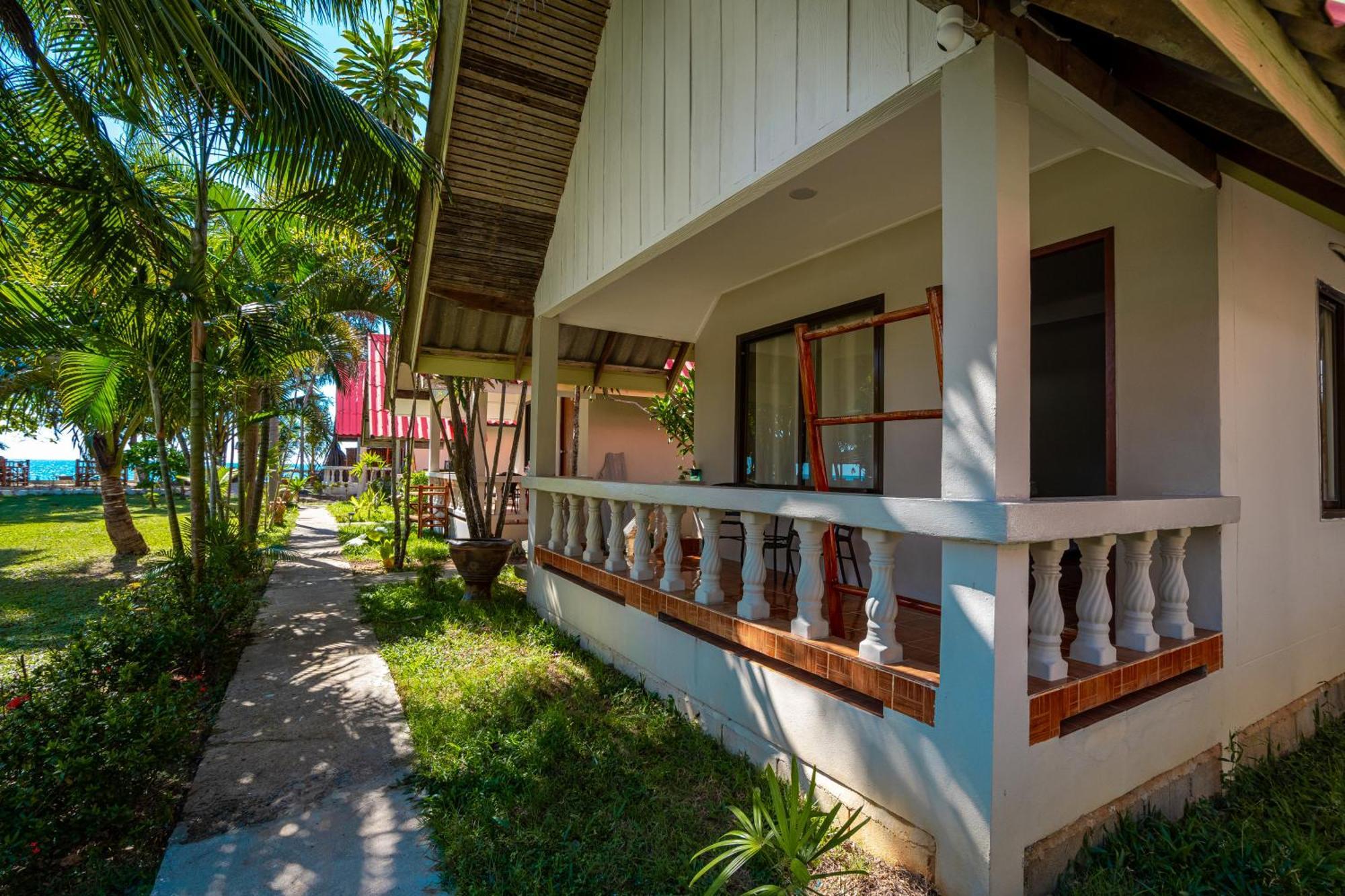 Lanta Beachfront Resort Ko Lanta Extérieur photo